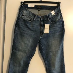 Judy Blues Jeans Shark bite bottom